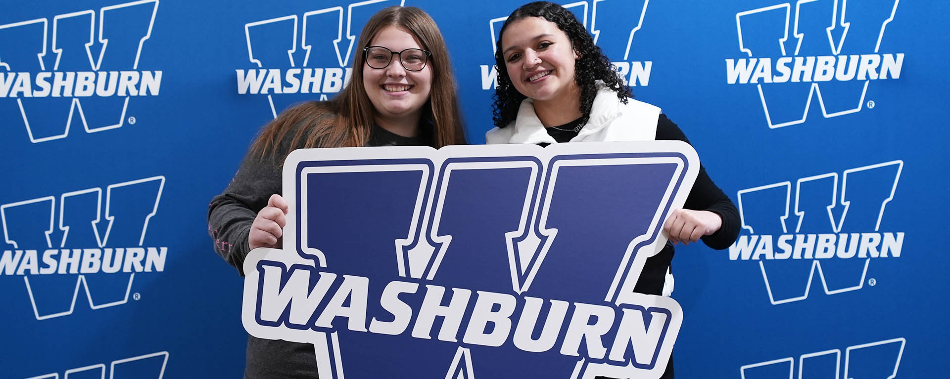 High school seniors holding a Washburn sign at Ichabod Day.